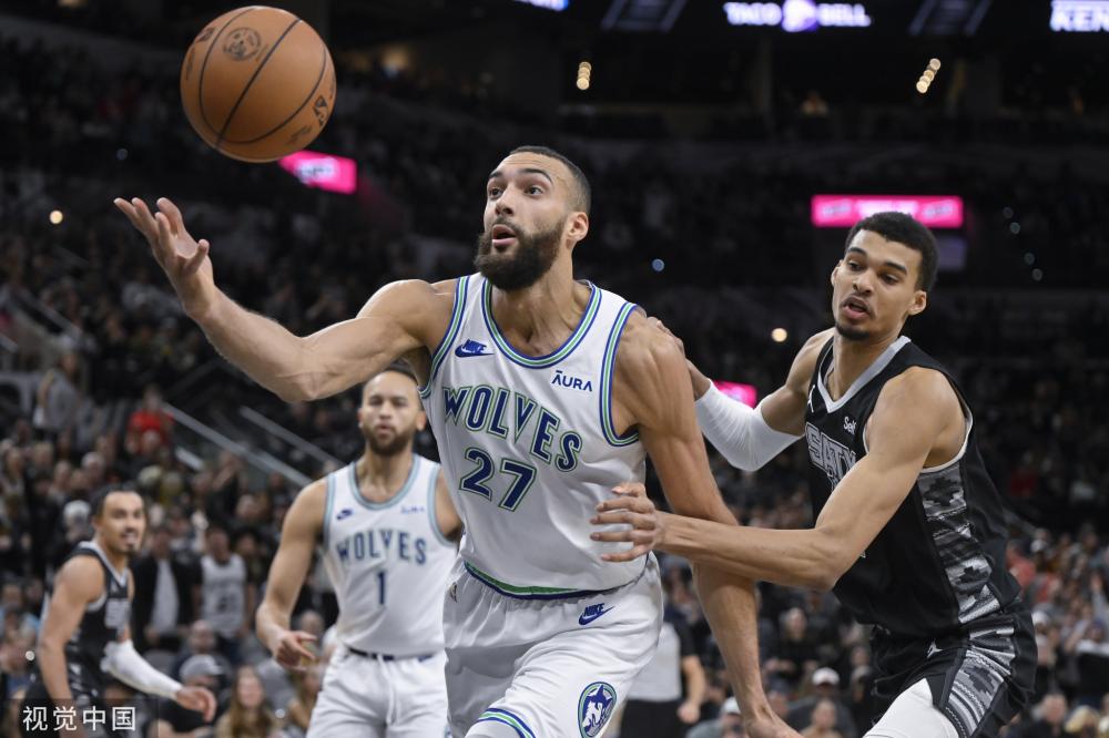 她在单板滑 她在单板滑