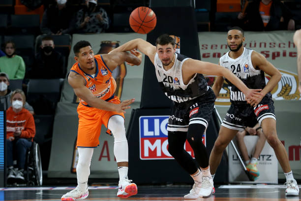 迫使雄鹿失 迫使雄鹿失